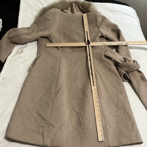 Marciano By Guess Wool Blend Coat Womens Size 2 Tan Camel Faux Fur Trim Belted - Picture 8 of 16